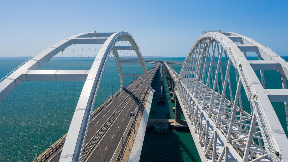 Na Krymském mostě byla částečně obnovena automobilová doprava